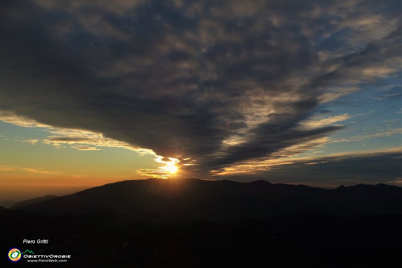 86 Il sole tramonta sul Linzone.JPG